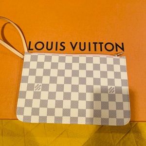 Louis Vuitton Neverfull Mm Pouch 💕